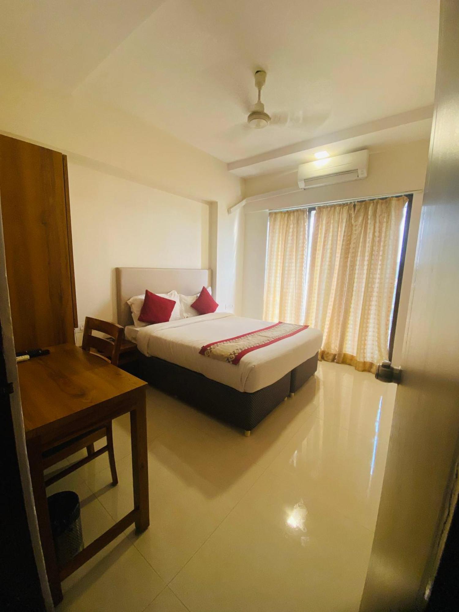 Mumbai House Luxury Apartments Santacruz East, Bombay Exterior foto