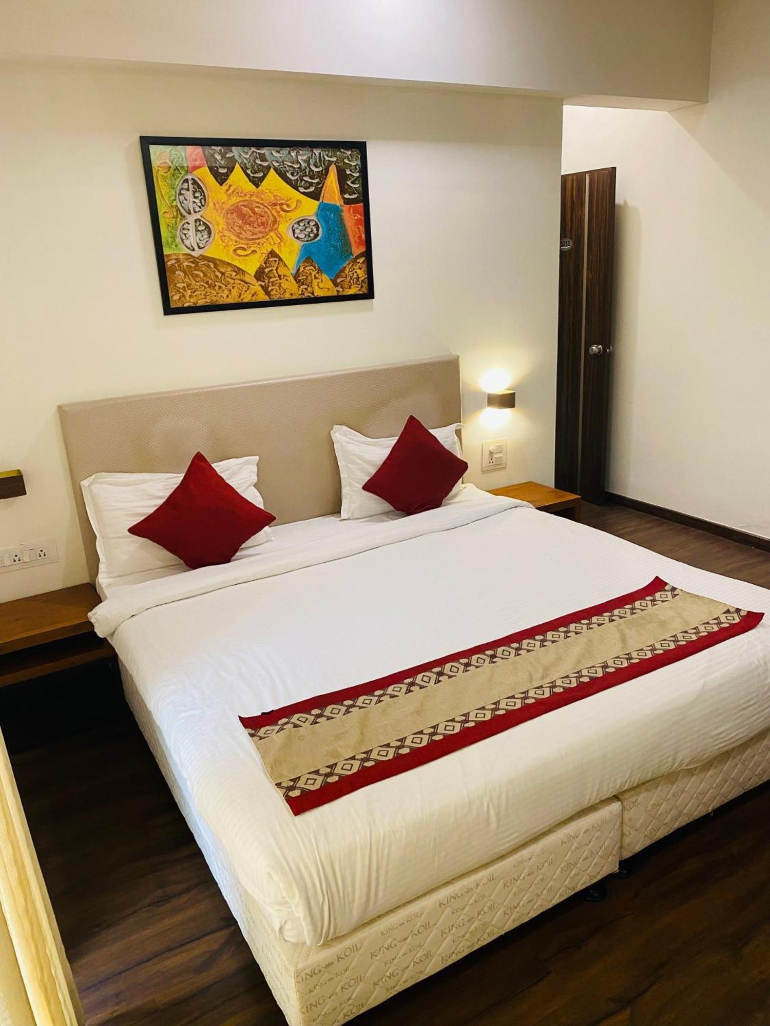 Mumbai House Luxury Apartments Santacruz East, Bombay Exterior foto
