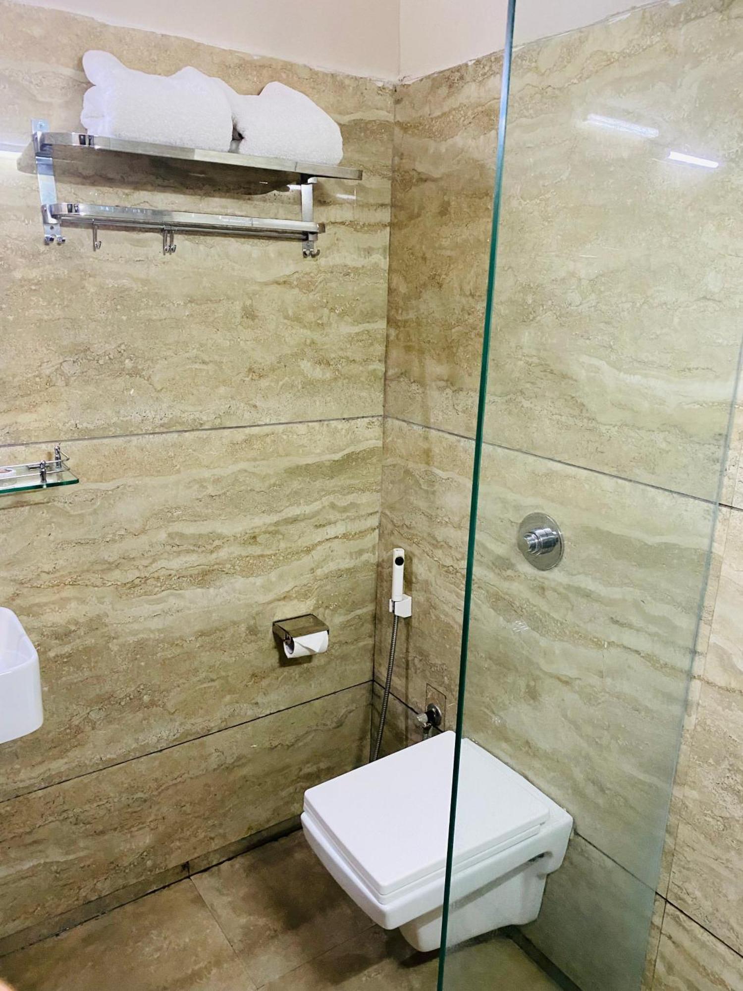 Mumbai House Luxury Apartments Santacruz East, Bombay Exterior foto