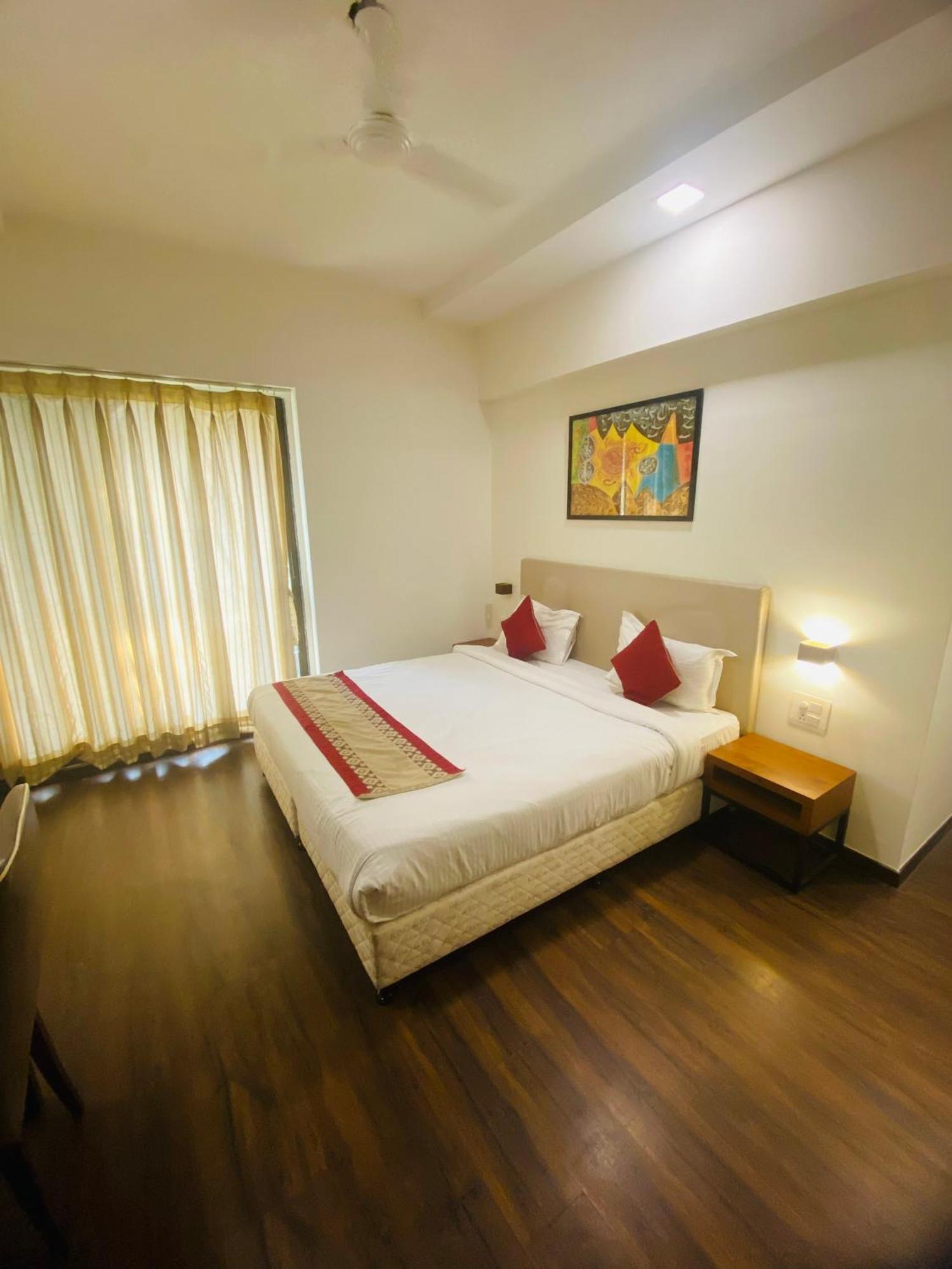 Mumbai House Luxury Apartments Santacruz East, Bombay Exterior foto