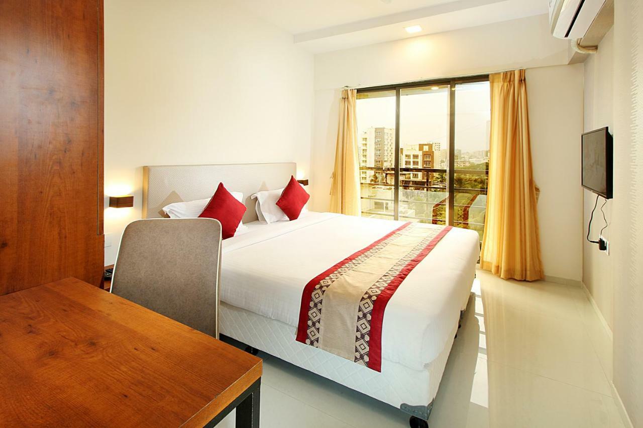 Mumbai House Luxury Apartments Santacruz East, Bombay Exterior foto