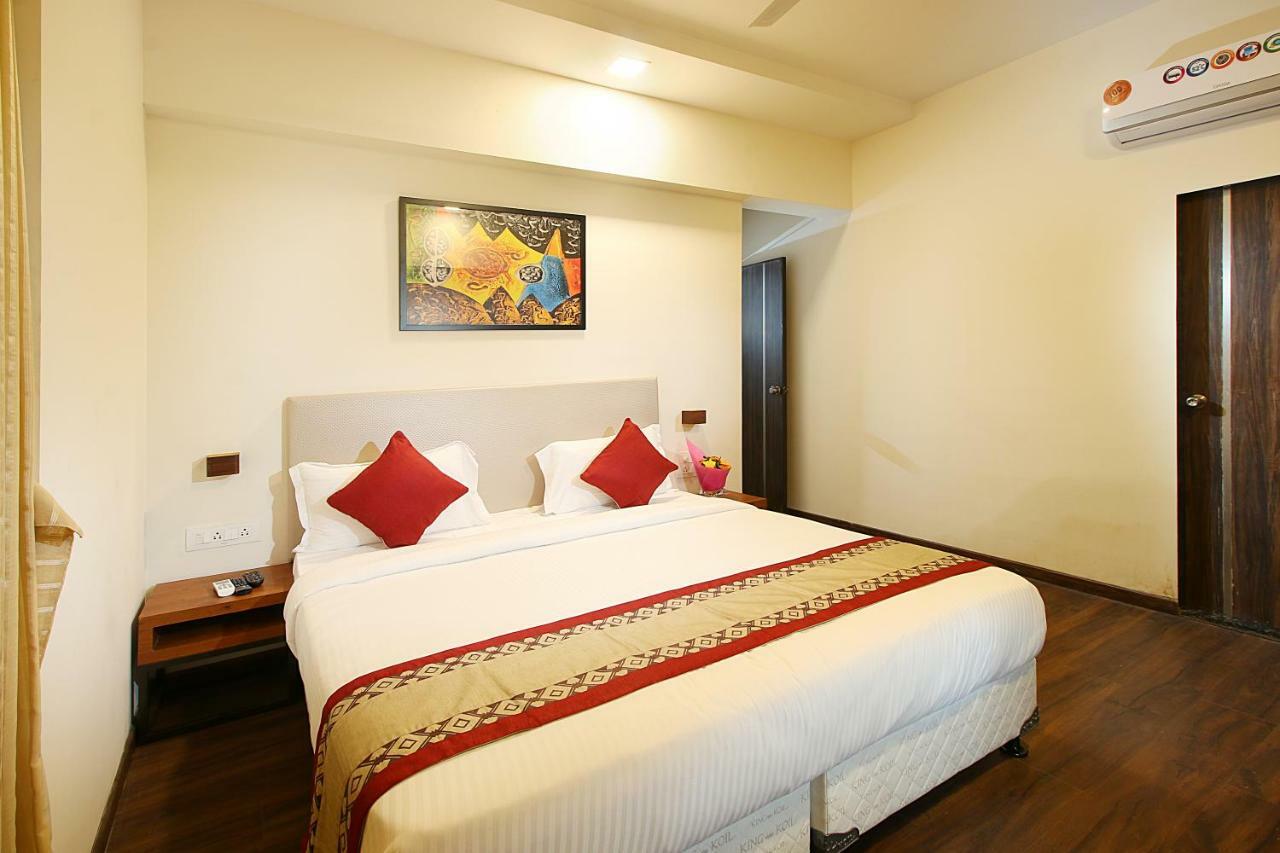 Mumbai House Luxury Apartments Santacruz East, Bombay Exterior foto