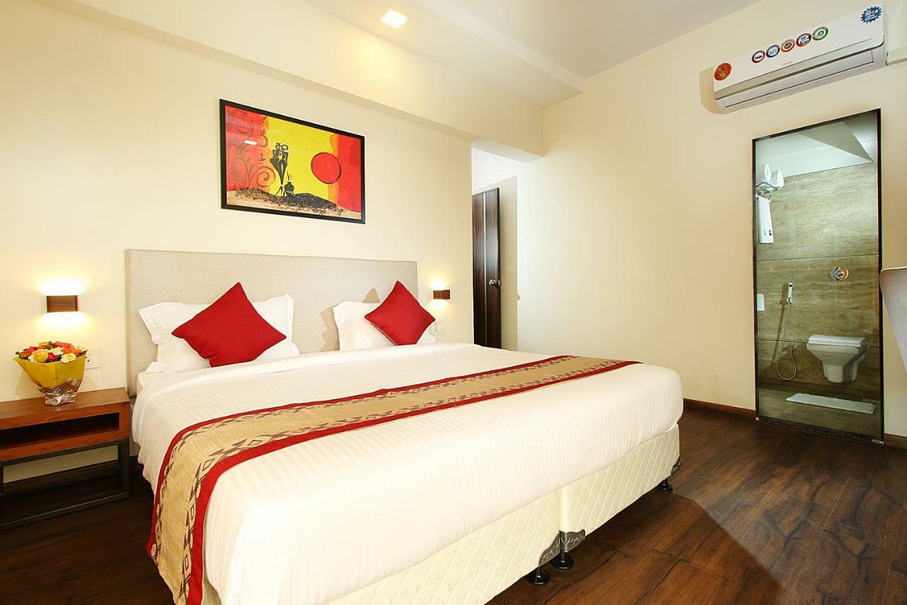 Mumbai House Luxury Apartments Santacruz East, Bombay Exterior foto