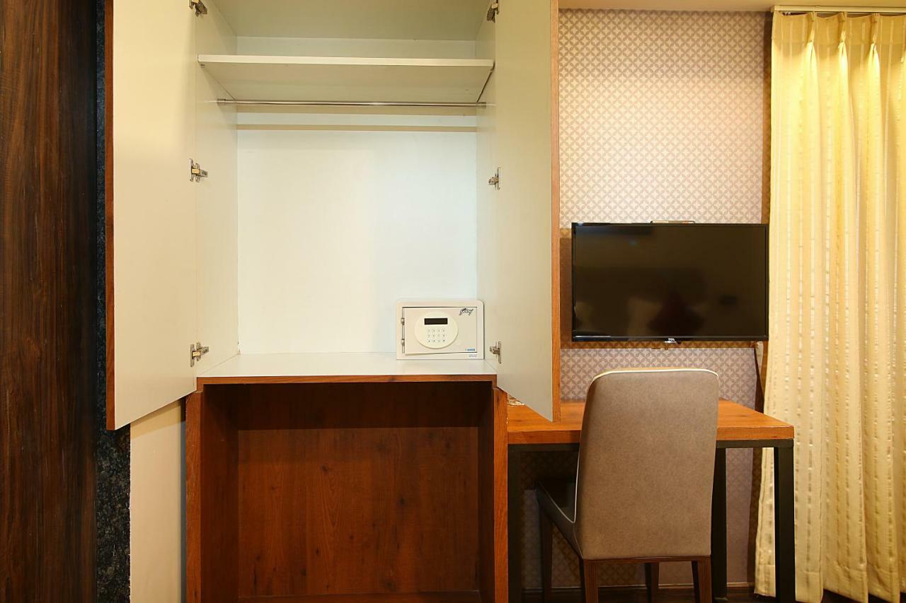 Mumbai House Luxury Apartments Santacruz East, Bombay Exterior foto