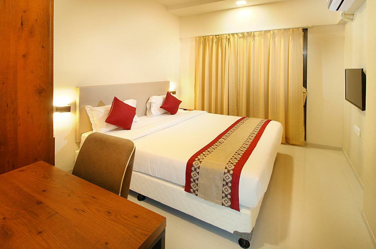 Mumbai House Luxury Apartments Santacruz East, Bombay Exterior foto